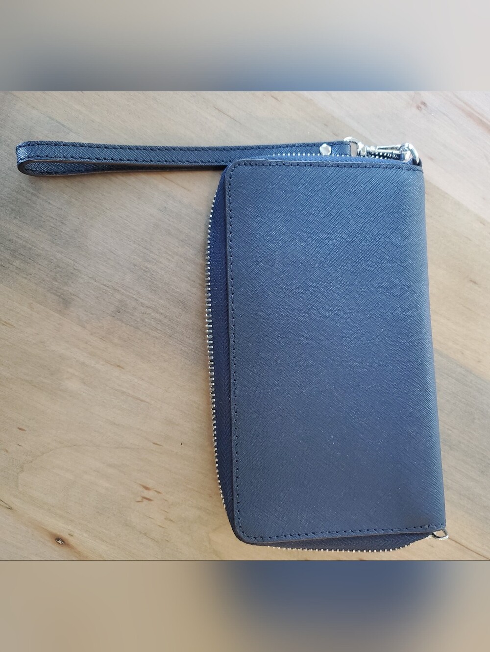 Michael Kors Wristlet Wallet Navy with Heart Stud Detail - Picture 3 of 6